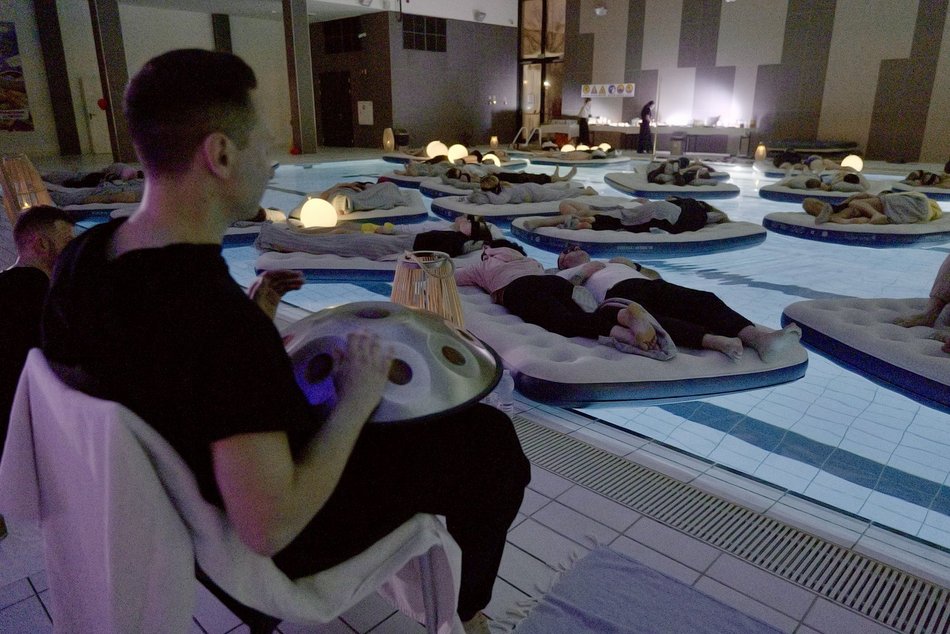 Łódź. Walentynkowy relaks w Aquaparku Fala w Łodzi przy dźwiękach mis tybetańskich