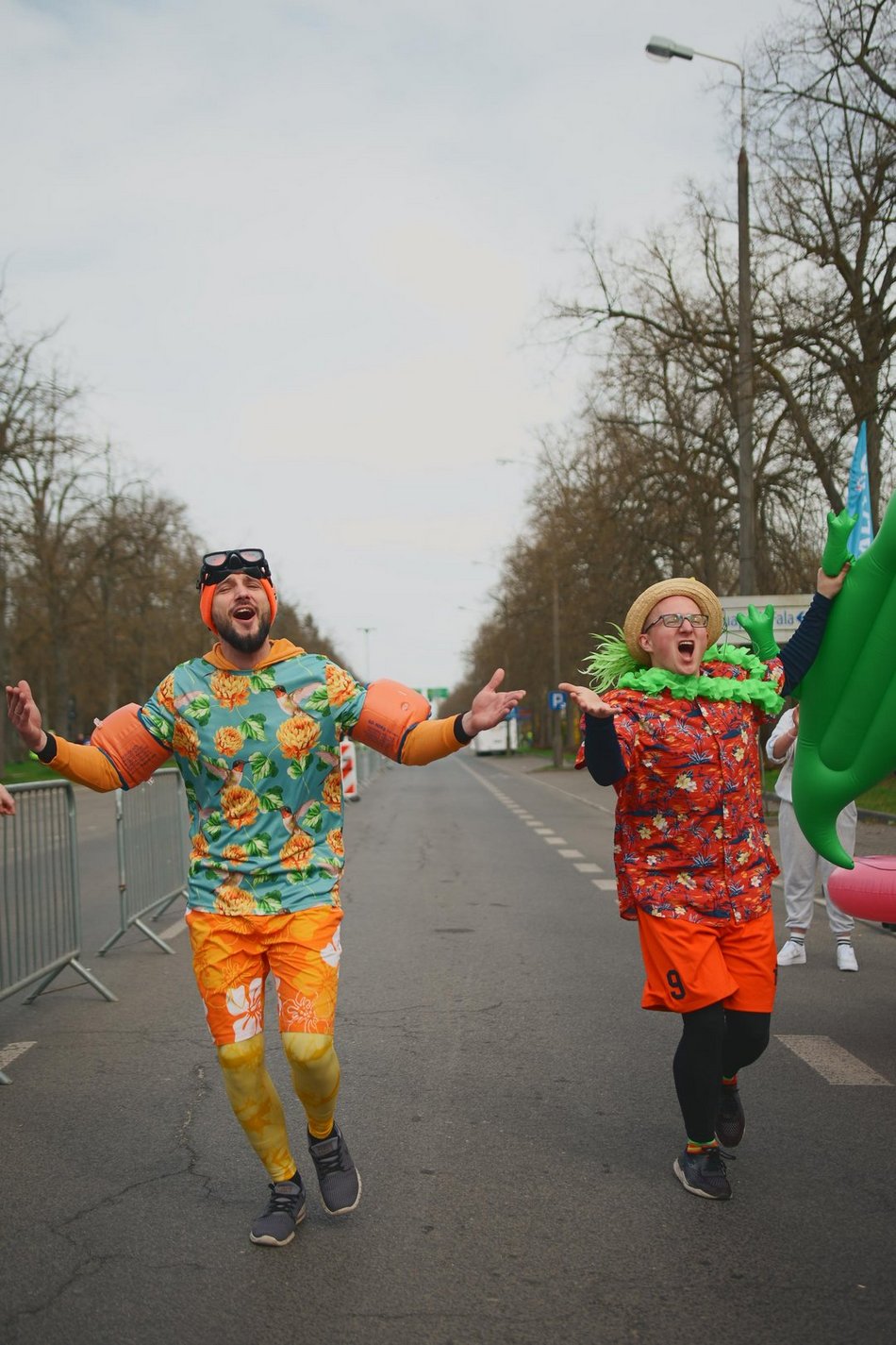 Łódź. Strefa kibica na DOZ Maraton Łódź 2026. Jak Łodzianie dopingowali biegaczy?