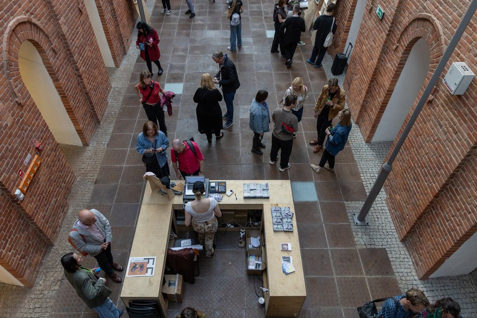 Łódź. Fotofestiwal 2025 w Łodzi rozpoczęty. Tłumy na inauguracji