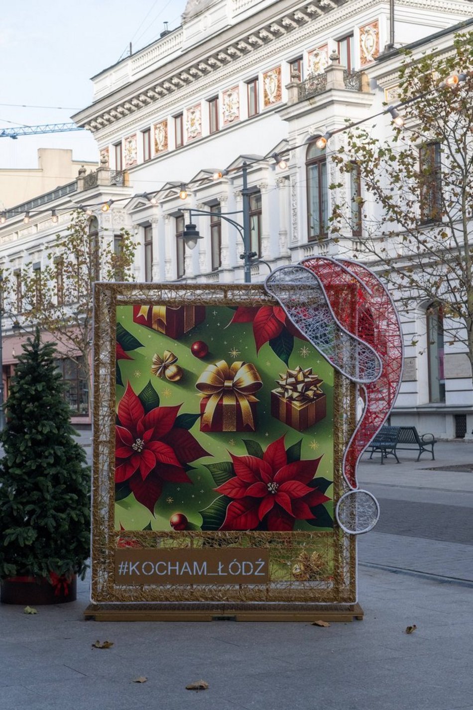Łódź. Coraz bliżej Święta! Na Piotrkowskiej w Łodzi pojawiły się już pierwsze dekoracje