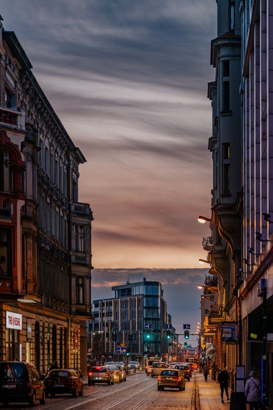 Łódź. New Iron w Łodzi o zachodzie słońca. Widok zapiera dech w piersiach!
