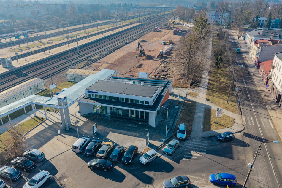Łódź. Remont dworca w Koluszkach. Nowy parking, stacja rowerowa, przystanek autobusowy i więcej