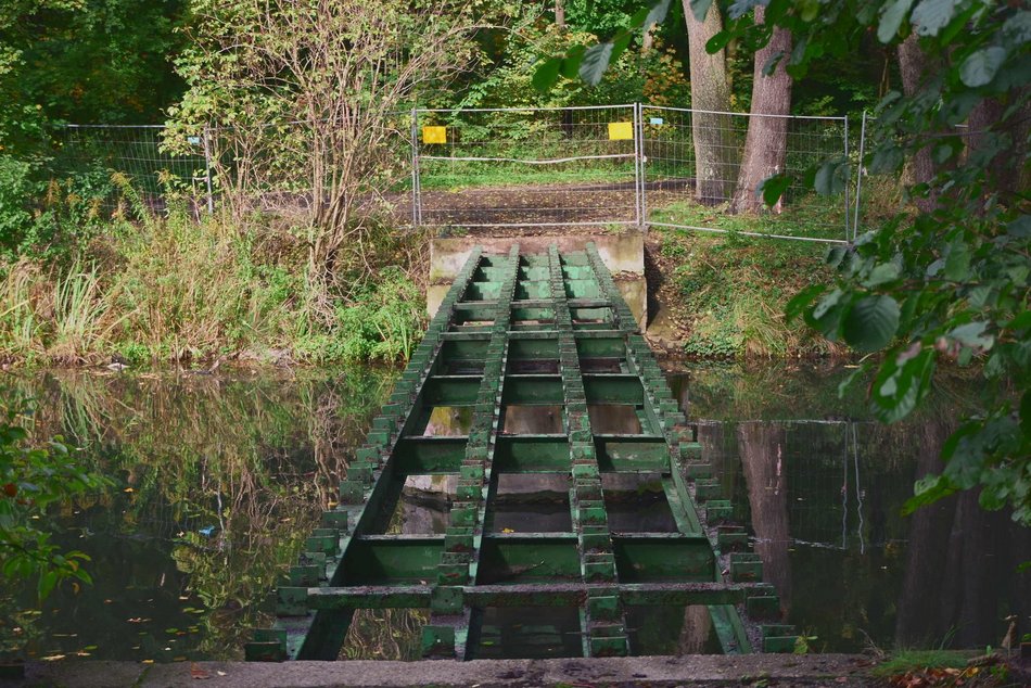 Będzie nowa kładka w parku Julianowskim w Łodzi. Remont już się rozpoczął