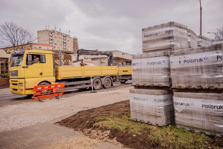 Remont Zaolziańskiej w Łodzi. Zobacz, jak drogowcy pracują nad nową jezdnią