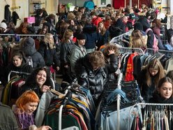 Łódź. Targi Thrift Up na OFF Piotrkowska w Łodzi. Odzież designerska, vintage i sportowa na wyciągnięcie ręki