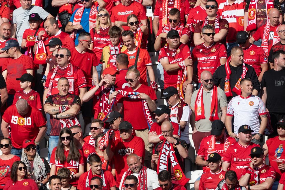 Kibice na meczu Widzewa Łódź z Piastem Gliwice