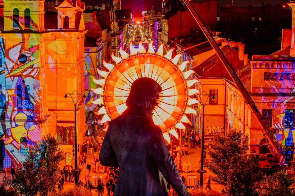 Light Move Festival 2025 Łódź z drona! Wybierz się na lot nad rozświetlonym miastem