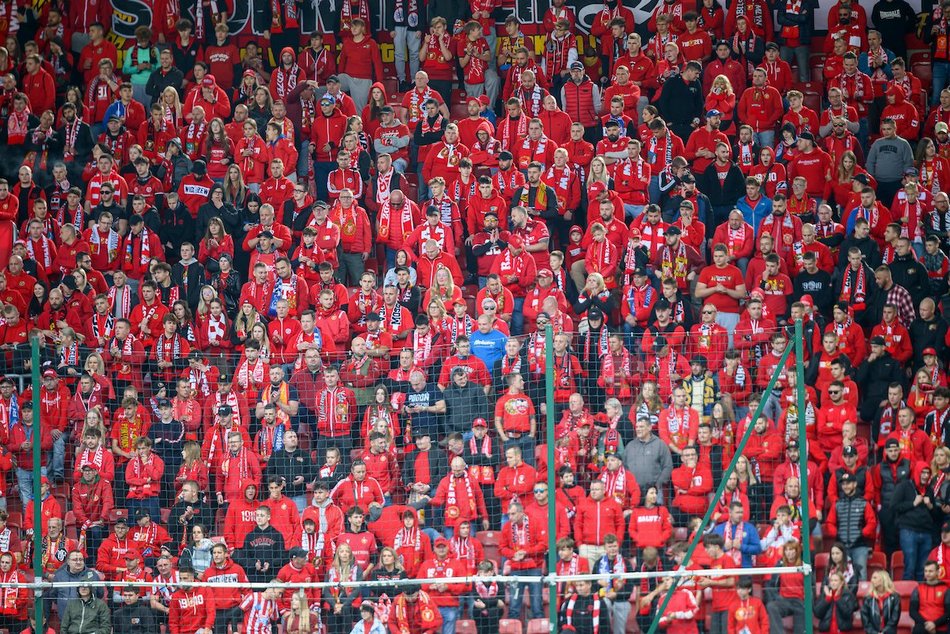 Łódź. Kibice na meczu Widzewa Łódź z Rakowem Częstochowa