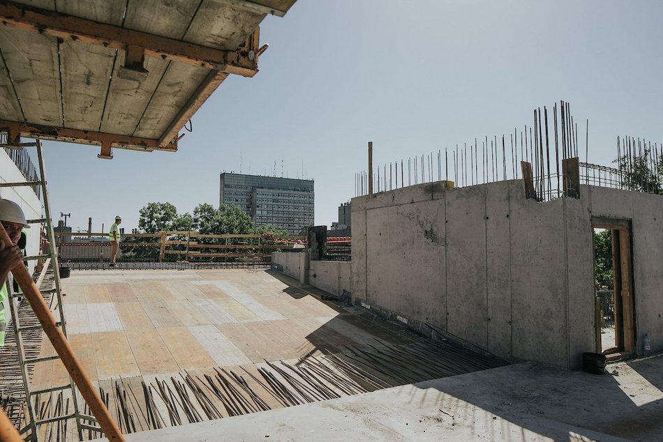 Łódź. Budowa parkingów wielopoziomowych w Łodzi. Powstają kolejne piętra. Kiedy koniec prac?