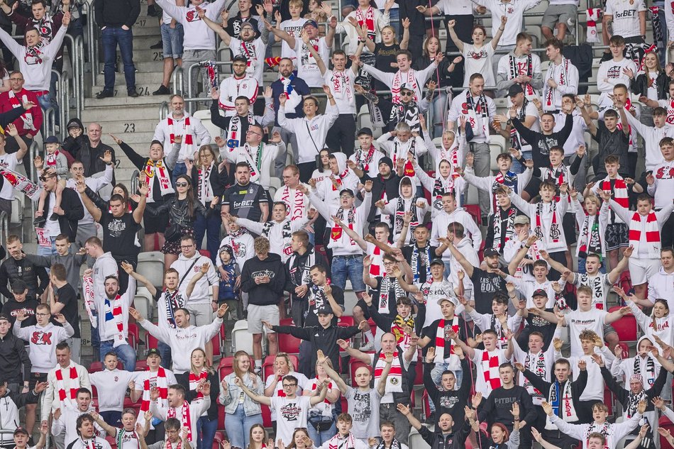 Kibice ŁKS Łódź na meczu z Radomiakiem Radom