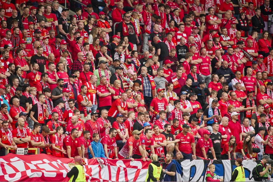 Kibice na meczu Widzewa Łódź z Lechem Poznań