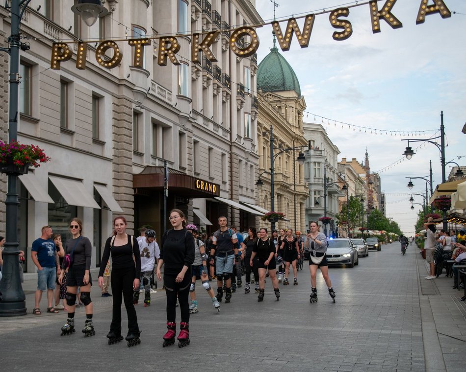 Łódź. Nightskating Łódź za nami. Rolkarze znów opanowali Piotrkowską