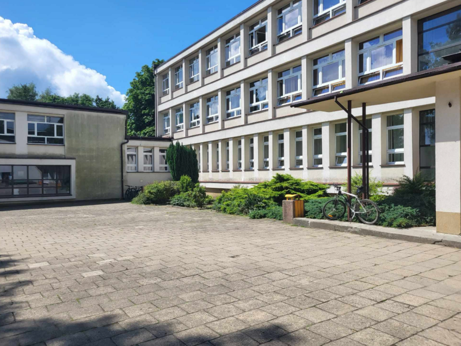 Łódź. Technikum nr 10 (ZSE-I im. J. Szczepanika) w Łodzi