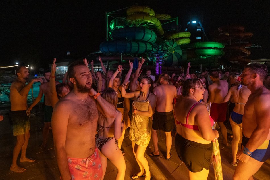 Nocne Pływanie w Aquaparku Fala