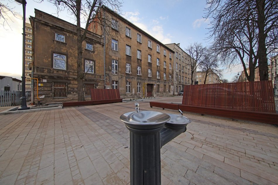 Najdłuższy woonerf w Łodzi gotowy! Na Strzelców Kaniowskich trwają ostatnie prace wykończeniowe