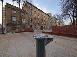 Najdłuższy woonerf w Łodzi gotowy! Na Strzelców Kaniowskich trwają ostatnie prace wykończeniowe