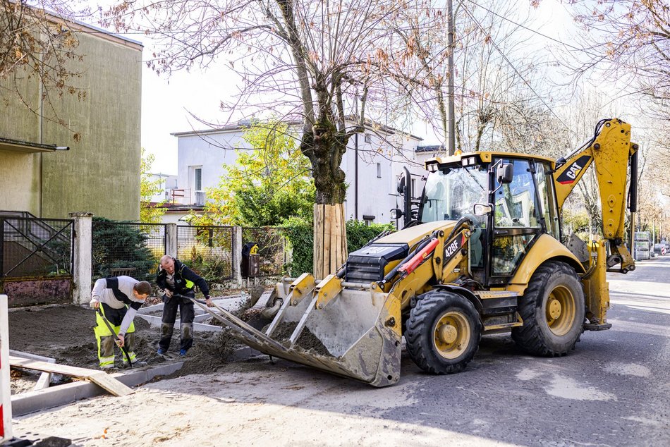 Remont Zelwerowicza. Są już pierwsze chodniki i zjazdy do posesji