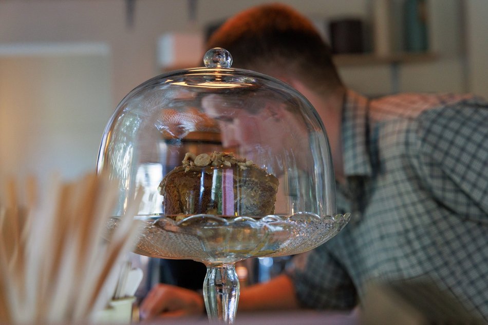 Kiosk przy Sienkiewicza w Łodzi otrzymał drugie życie! Nowa kawiarnia i sklep z dobrym designem