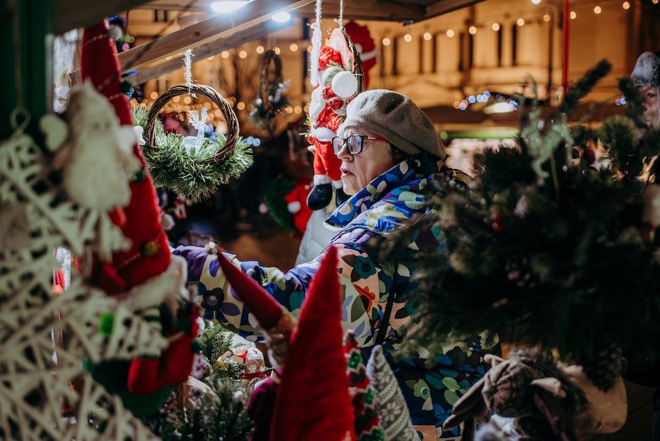 Łódź. Jarmark Bożonarodzeniowy w Łodzi nocą