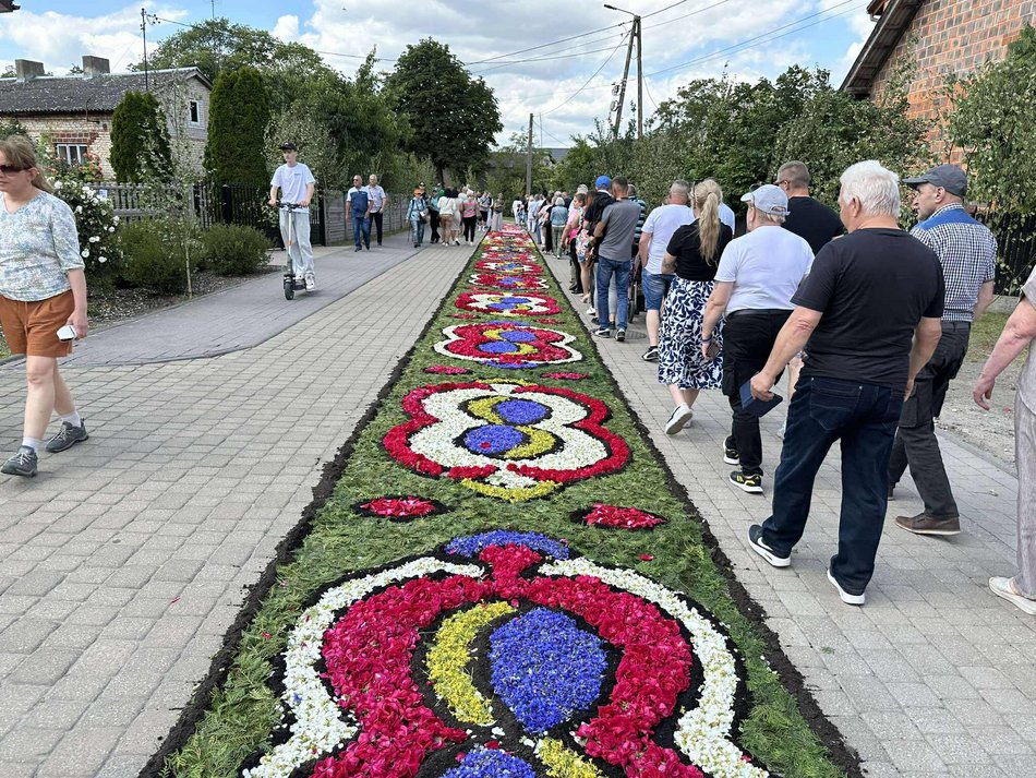 Łódź. Boże Ciało w Łódzkiem. Kwiatowe dywany w Spycimierzu