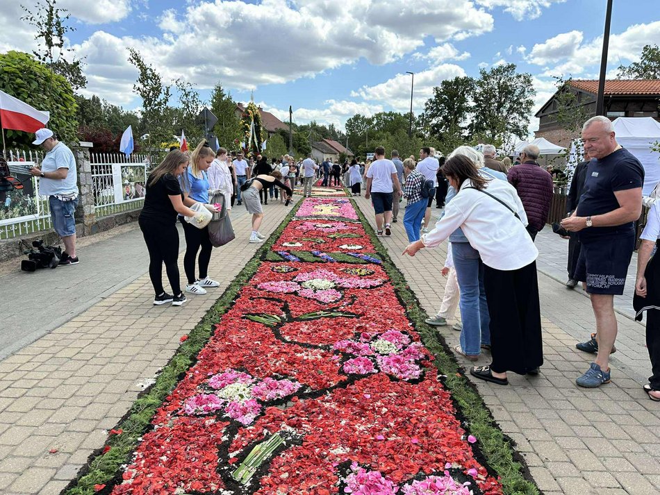 Łódź. Boże Ciało w Łódzkiem. Kwiatowe dywany w Spycimierzu