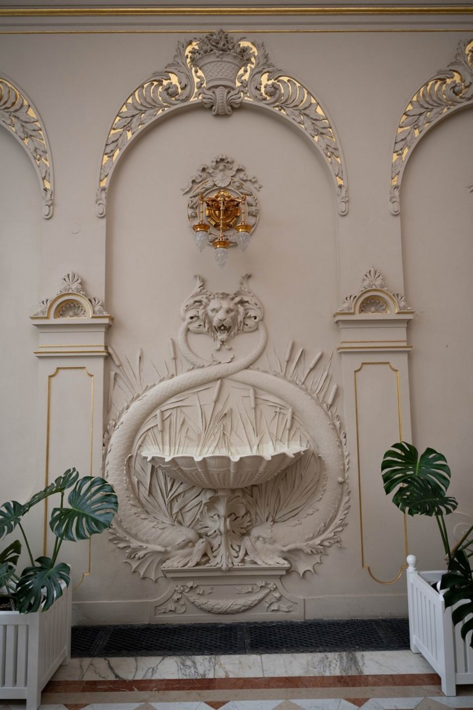 Łódź. Tajemnice ukrytych fontann i zdrojów w Łodzi. Lwie głowy i szklane kaskady w pałacach fabrykantów