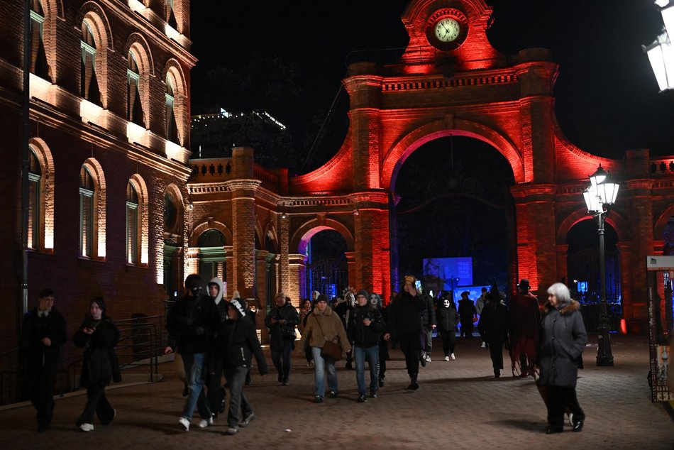 Łódź. Halloweenowa parada przeszła Piotrkowską w Łodzi. Tłumy duchów, czarownic i zombie!
