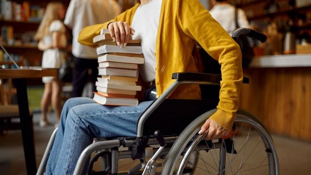Wsparcie dla uczących się osób z niepełnosprawnością. Złóż wniosek o dofinansowanie do MOPS Łódź