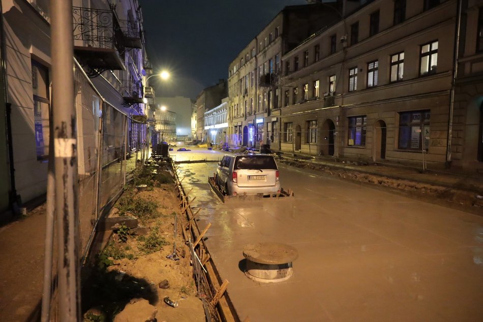 Samochód nielegalnie zaparkowany na ul. Legionów