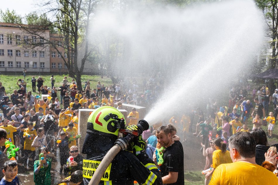 Bitwa wodna na Manhattanie w Łodzi. Śmigus-dyngus pełną parą!
