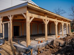 Łódź. Nowa hala sportowa przy Szkole Podstawowej nr 67 w Łodzi pnie się w górę. Kiedy otwarcie?