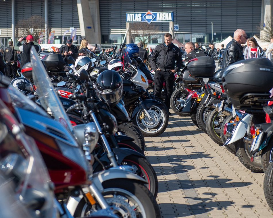 Parada motocyklistów przejechała ulicami Łodzi. Sezon rozpoczęty! Byłeś?