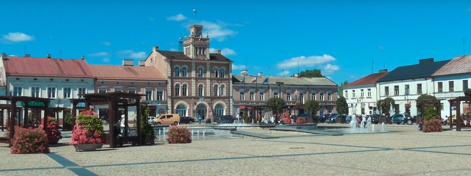 Łódź. Letnie wycieczki koło Łodzi. Pałac Saski, średniowieczny gród i diabeł Boruta