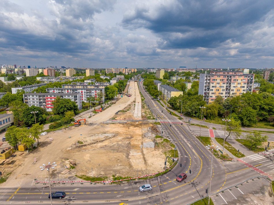 Łódź. Remont Śmigłego-Rydza i Niższej w Łodzi. Budują konstrukcję nowego torowiska