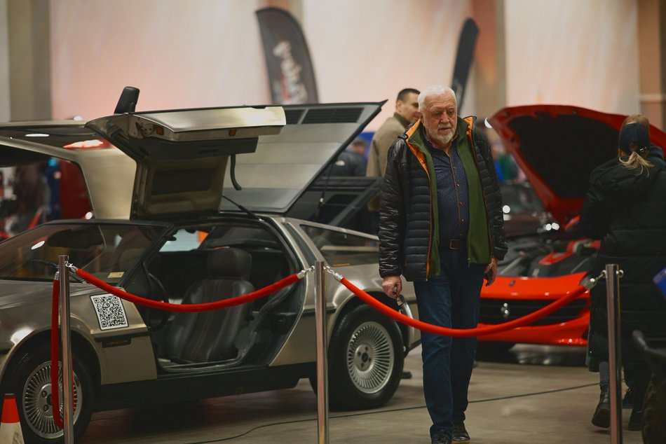 Łódź. Łódzkie Targi Motoryzacyjne w hali Expo Łódź. Klasyki, auta przyszłości, dealerzy i więcej