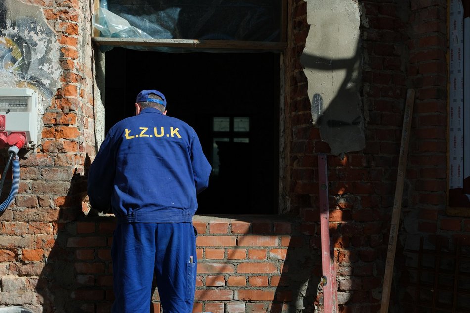 Łódź. Remont ruiny przy Włókienniczej w Łodzi