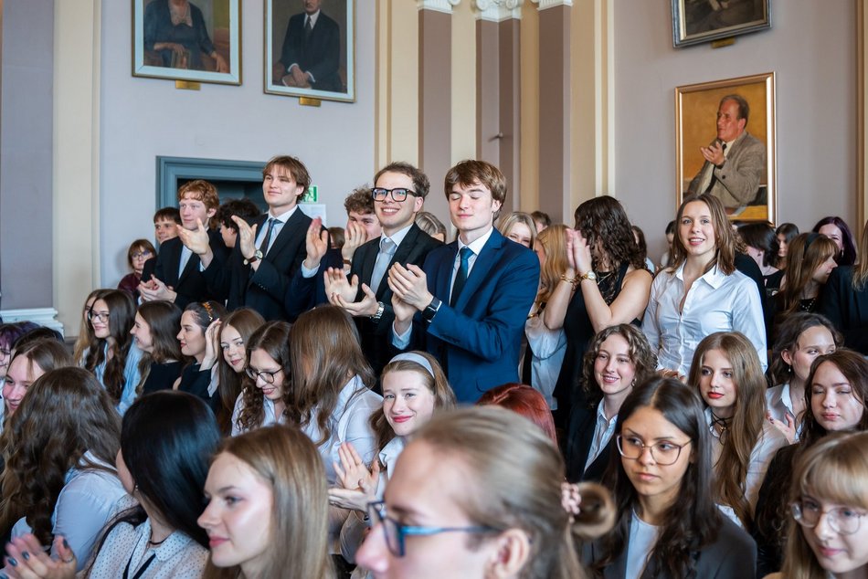 Łódź. Zakończenie roku szkolnego w III Liceum Ogólnokształcącym w Łodzi