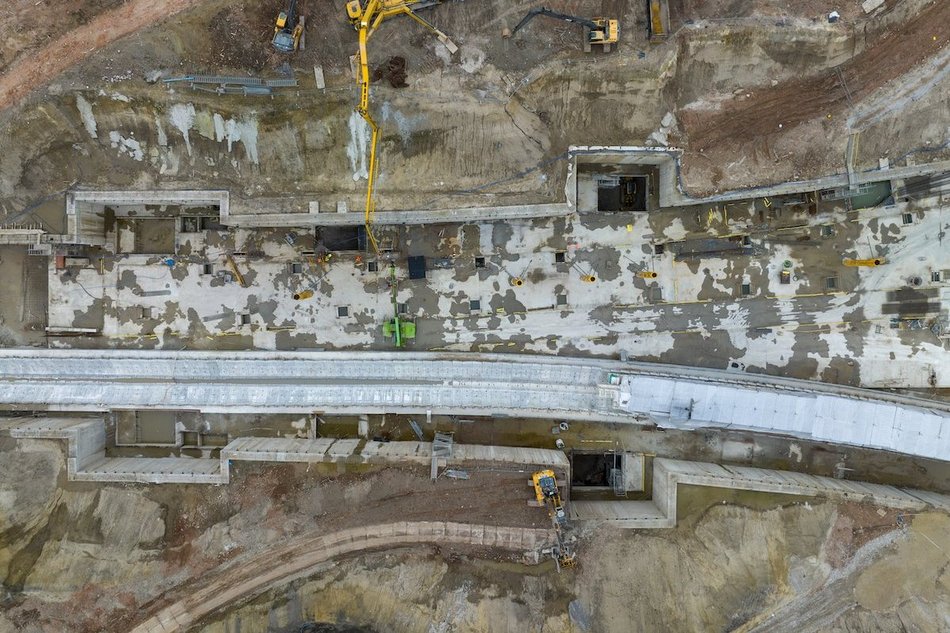 Tunel pod Łodzią. Stacja Koziny z lotu ptaka robi wrażenie! Wejdź na plac budowy