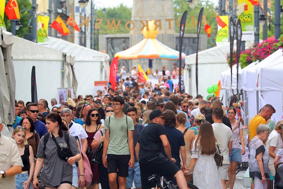 Łodzianie świętują 602. Urodziny Łodzi na Piotrkowskiej i placu Wolności