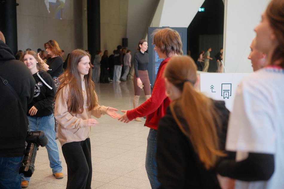 Łódź. Licealiści z Łodzi zatańczyli Belgijkę! Wielkie świętowanie Międzynarodowego Dnia Licealisty