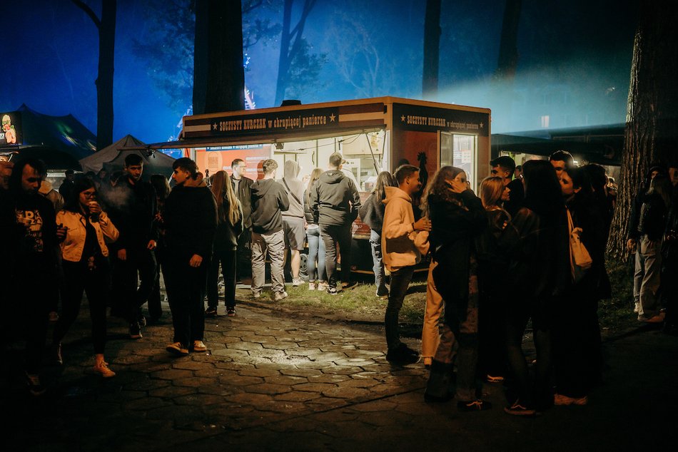 Łódź. Juwenalia 2025 w Łodzi. Pierwsze koncerty na Lumumbowie przyciągnęły tłumy