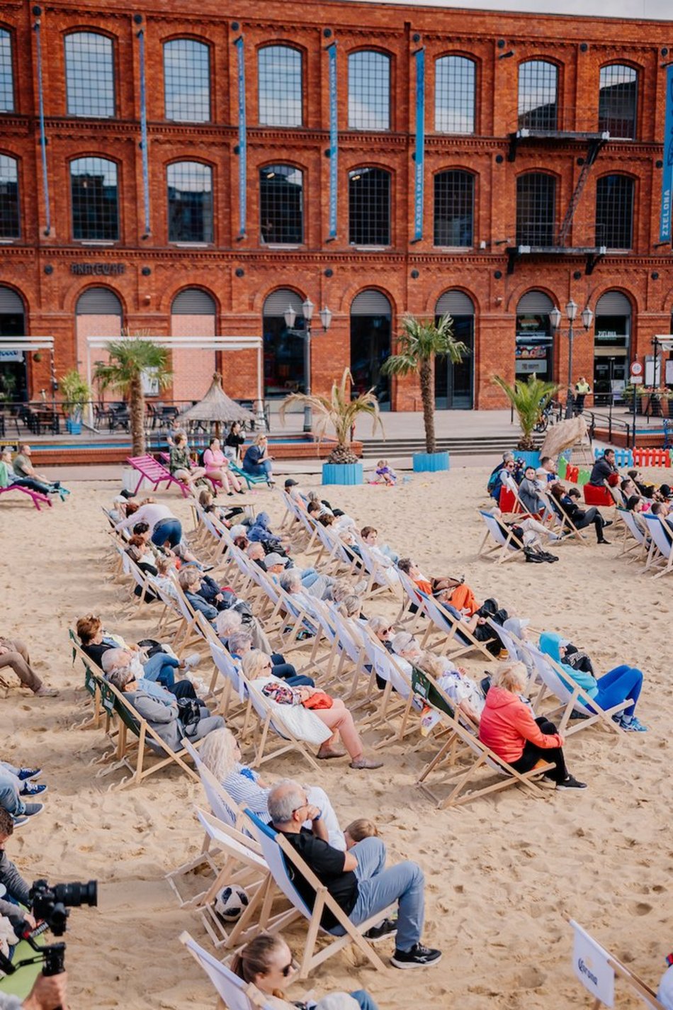 Łódź. Sławosz Uznański-Wiśniewski w kosmosie! Łodzianie oglądali start na Astropikniku w Manufakturze