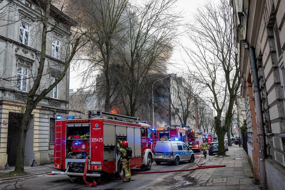 dym z pożaru w mieście