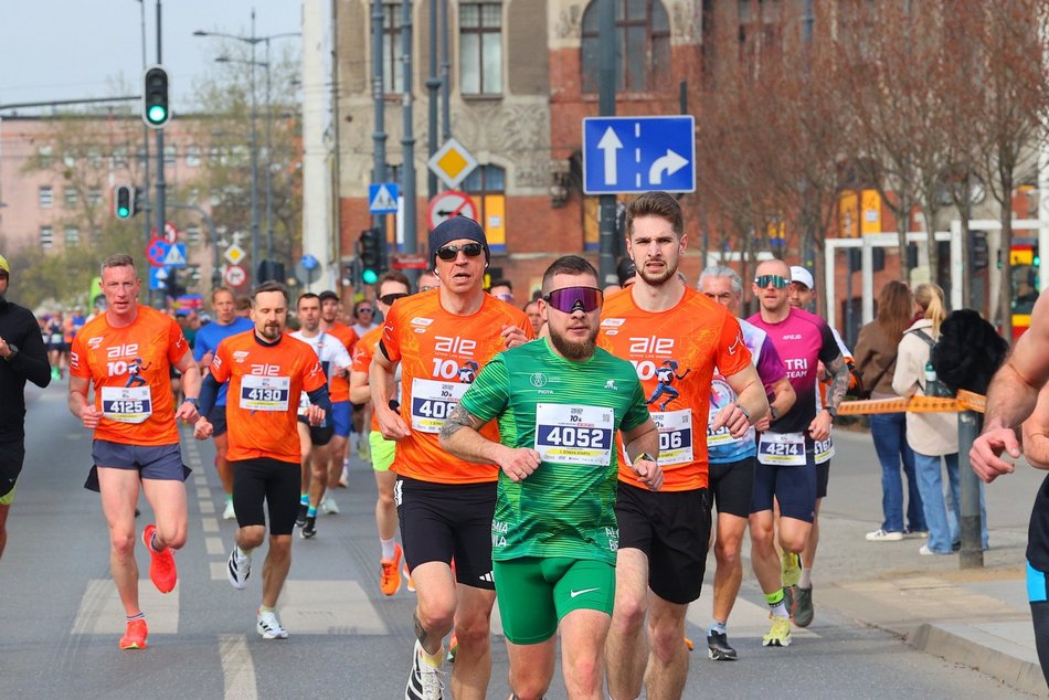 Łódź. DOZ Maraton Łódź 2026. Brałeś udział w biegu na 10 km? Znajdź się na zdjęciach!