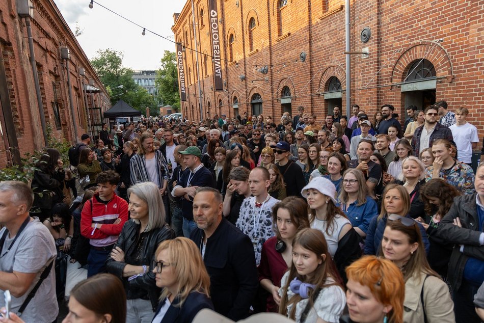 Łódź. Fotofestiwal 2025 w Łodzi rozpoczęty. Tłumy na inauguracji