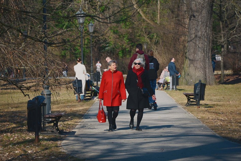 Słoneczna sobota w Parku Źródliska. Łodzianie odpoczywają od zgiełku miasta