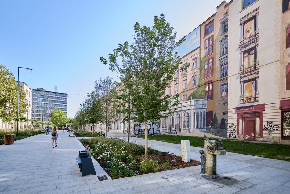 Łódź. Namiot Pełen Wsparcia w pasażu Schillera w Łodzi. Specjaliści pomogą osobom w potrzebie 