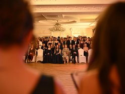 Studniówka III LO w Łodzi. Szyk i elegancja w Białym Pałacu