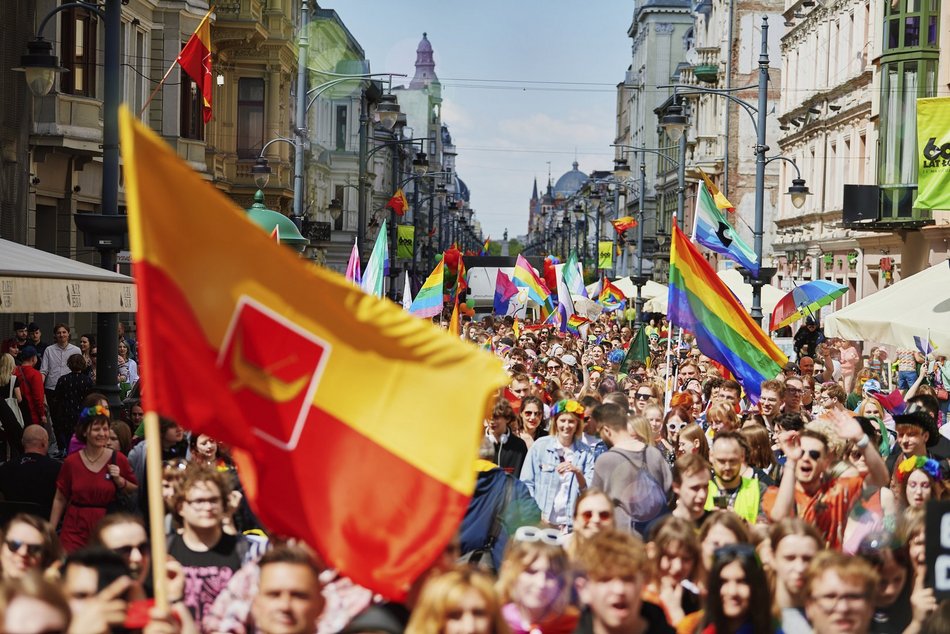 Uczestnicy Marszu Równości na ulicach Łodzi