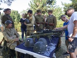 Piknik militarny w parku Helenów